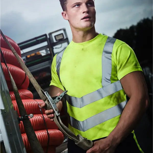 Embracing Safety as Winter Nights Draw In: The Importance of Hi-Vis Workwear - Ink Stitch Press