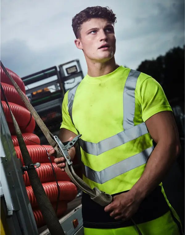 Embracing Safety as Winter Nights Draw In: The Importance of Hi-Vis Workwear - Ink Stitch Press